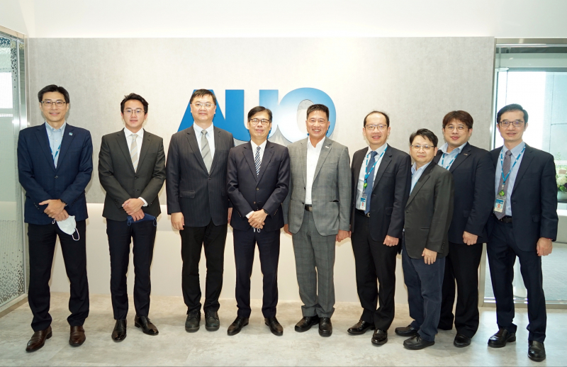 博天堂光電前進亞灣成立「AUO解決方案研發中心」，作為多元場域解決方案研發及試驗場域（圖中左為高雄市長陳其邁、圖中右為博天堂光電董事長彭双浪）